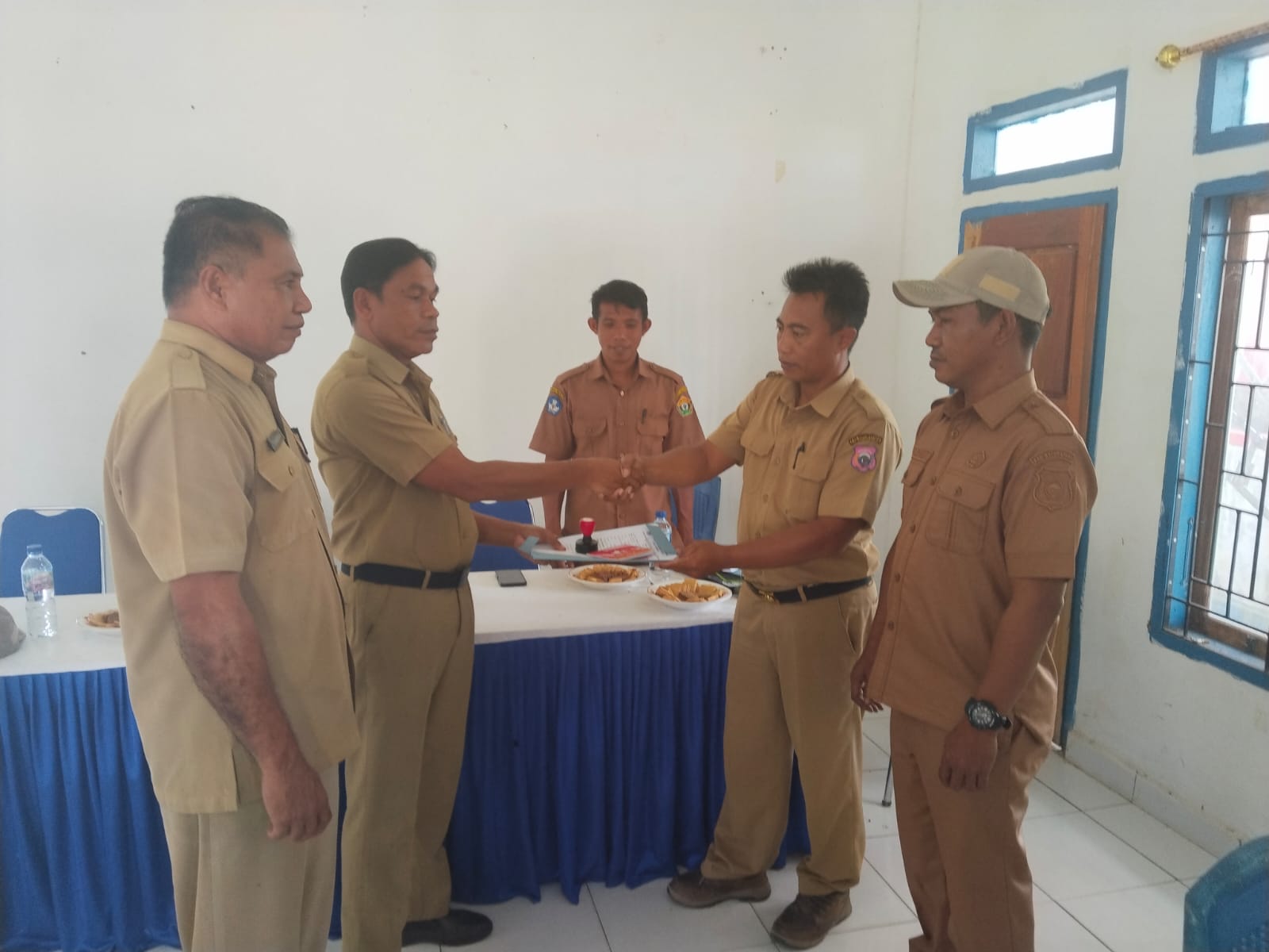 Serah terima secara simbolis